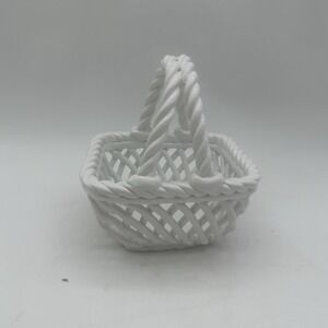 Pier 1 Imports Dolomite Basket White Woven Lattice Braid Farmhouse Cottage Decor